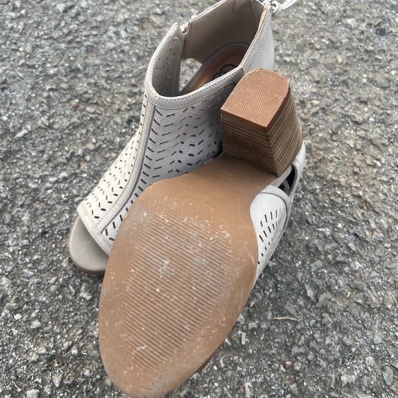 Women's Size 8.5 Medium Heel Boots Tan Breathable Night Out Business Fancy - Picture 8 of 8